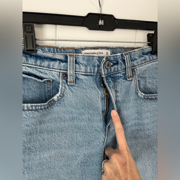 Abercrombie & Fitch 90s Straight Mid Rise Light Wash Jeans - Picture 2 of 7